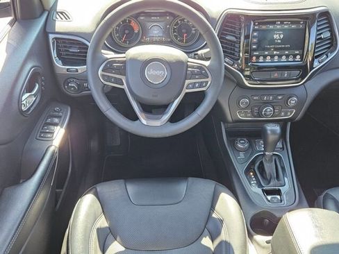 Used 2022 Jeep Cherokee Limited image 10