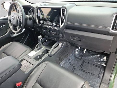 Used 2025 Nissan Frontier SL RWD image 26
