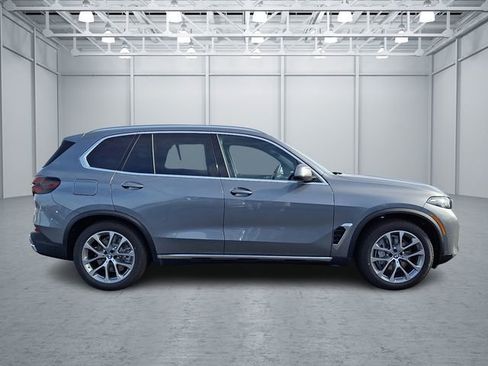 New 2026 BMW X5 xDrive50e image 4