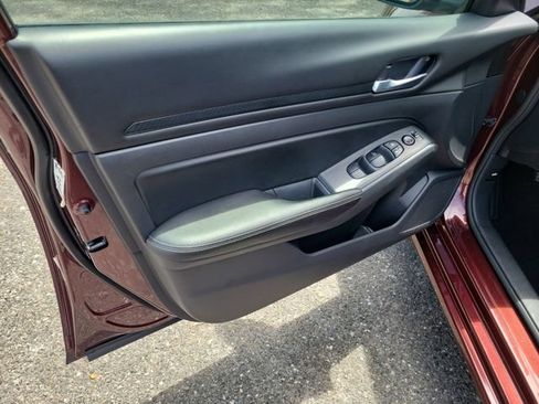 Used 2024 Nissan Altima 2.5 SV FWD image 20