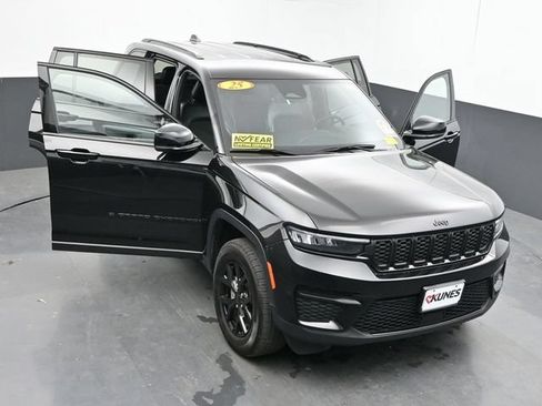 Used 2025 Jeep Grand Cherokee Altitude AWD/4WD image 57