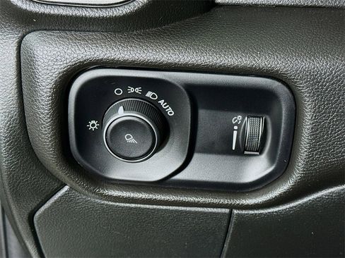 Used 2024 RAM 2500 Tradesman w/ Chrome Appearance Group image 19