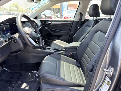 Used 2024 Volkswagen Jetta SE FWD image 21
