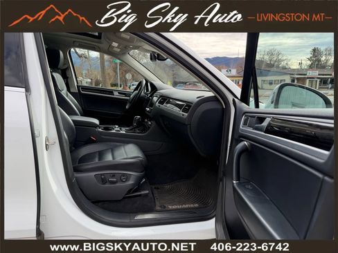 Used 2017 Volkswagen Touareg Executive image 17