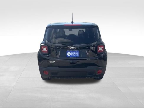 Used 2023 Jeep Renegade Latitude AWD/4WD image 5