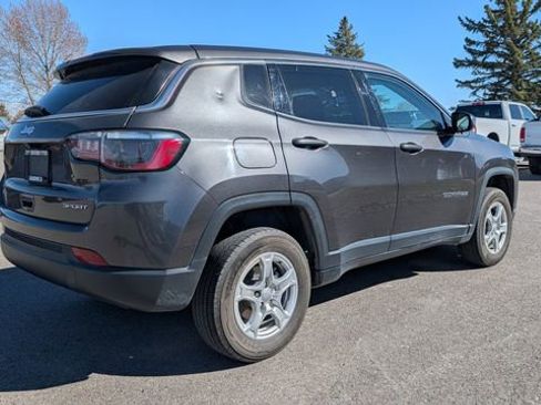 Used 2022 Jeep Compass Sport image 2