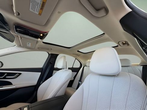 Used 2025 Mercedes-Benz E 350 Sedan image 25