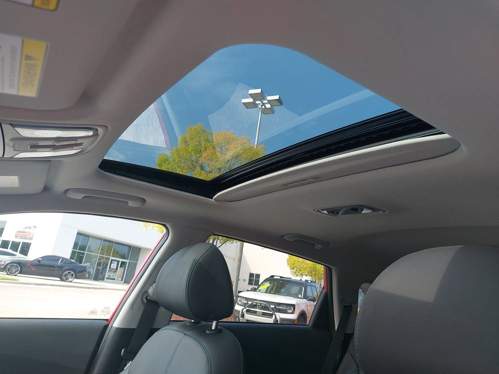 Used 2022 Kia Niro EX Premium w/ Cold Weather Package FWD image 29