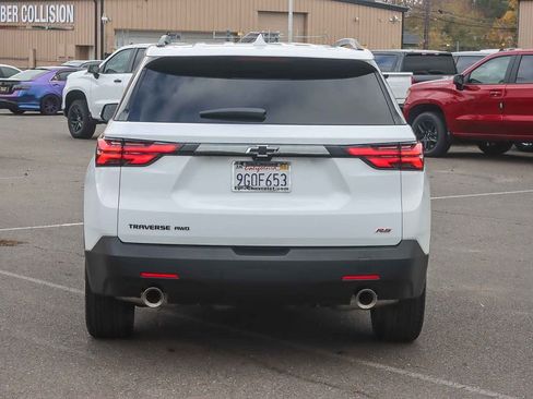 Used 2023 Chevrolet Traverse RS image 3