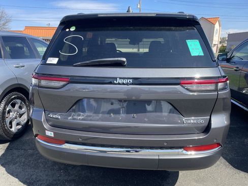 Used 2023 Jeep Grand Cherokee Laredo image 6