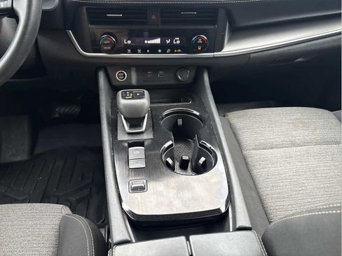 Used 2023 Nissan Rogue SV FWD image 21