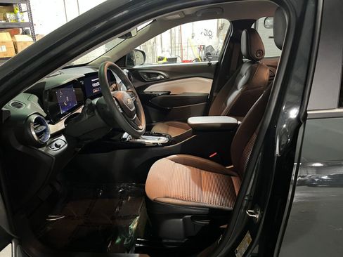 Used 2025 Chevrolet Trax LT image 25