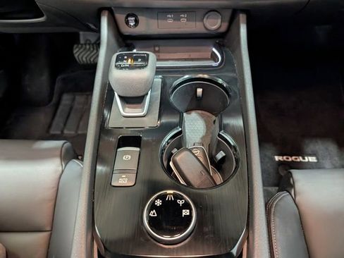 Used 2025 Nissan Rogue SL w/ Tech Package image 24