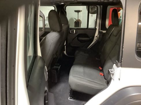 Used 2018 Jeep Wrangler Unlimited Sport S image 19