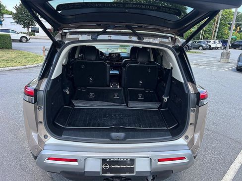 Certified 2023 Nissan Pathfinder Platinum AWD/4WD image 15