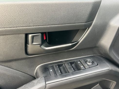 Used 2025 Toyota Tacoma SR5 AWD/4WD image 8