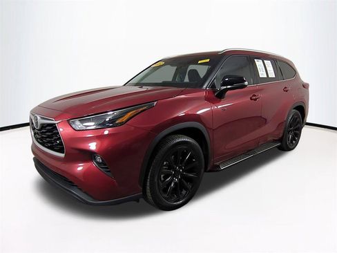 Used 2022 Toyota Highlander XLE image 9