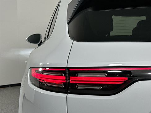 Certified 2019 Porsche Cayenne image 16