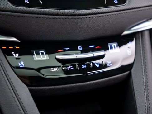 Certified 2026 Cadillac XT5 Sportv w/ LPO, Onyx Lite Package AWD/4WD image 32