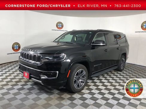 Used 2024 Jeep Wagoneer L Series II w/ Flexible Seating Group AWD/4WD image 1