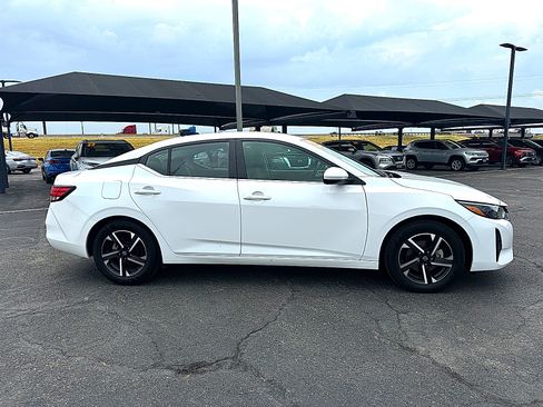 Used 2025 Nissan Sentra SV FWD image 9