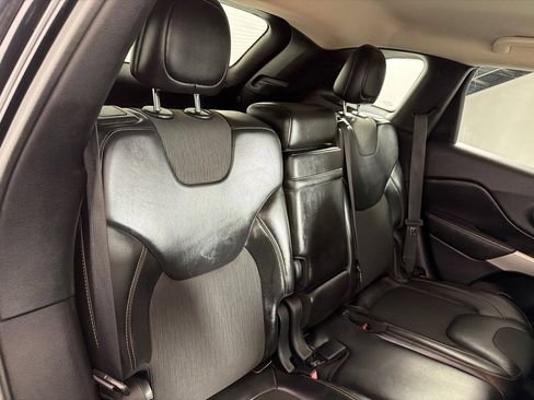 Used 2018 Jeep Cherokee Latitude Plus FWD image 24