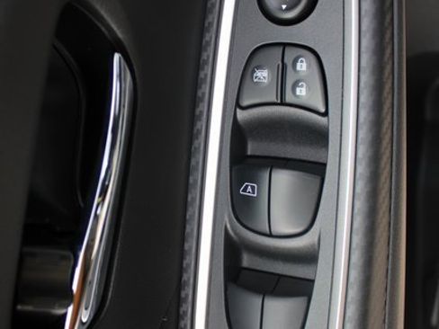 New 2025 Nissan Versa SR w/ Trunk Package image 7