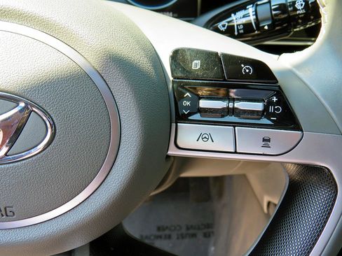 Used 2021 Hyundai Elantra SEL w/ Convenience + Premium Package image 22