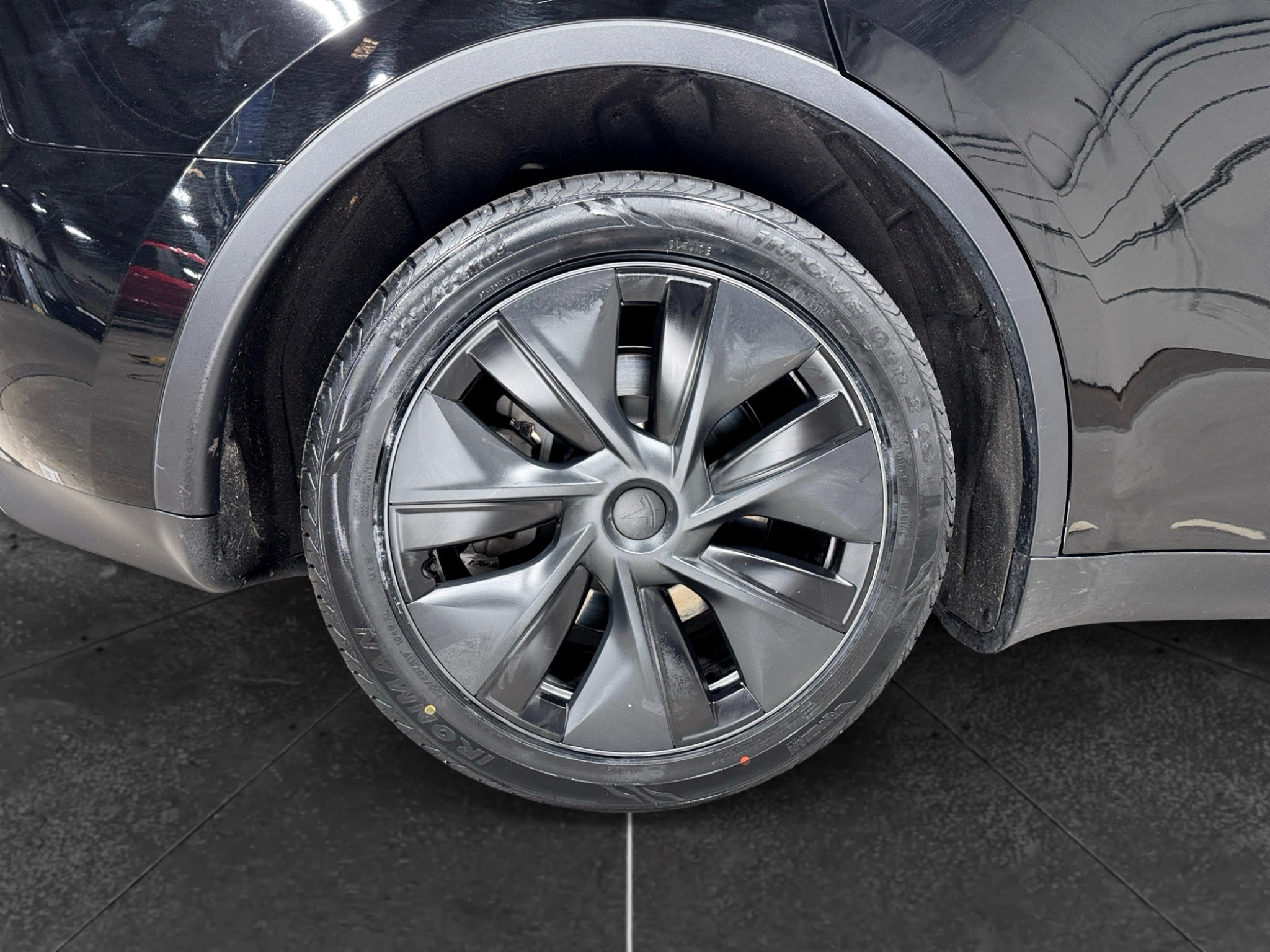Used 2025 Tesla Model Y Long Range AWD/4WD image 35