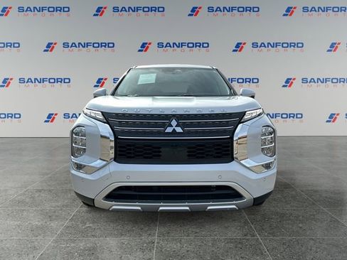 Used 2023 Mitsubishi Outlander SE image 8