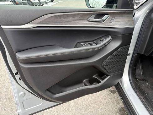 New 2025 Jeep Grand Cherokee Limited w/ MOPAR Finishing Package image 11