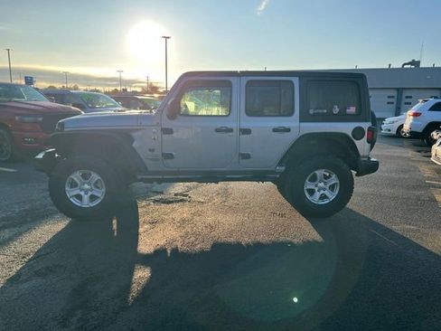 Used 2021 Jeep Wrangler Unlimited Sport AWD/4WD image 3