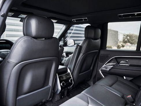 Used 2025 Land Rover Range Rover SE AWD/4WD image 36