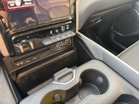Used 2019 RAM 1500 Laramie AWD/4WD image 17