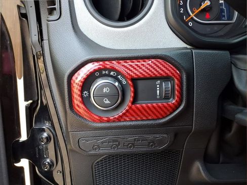 Used 2024 Jeep Gladiator Sport AWD/4WD image 17
