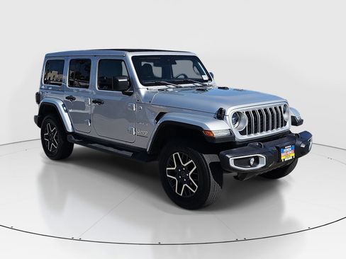 Used 2024 Jeep Wrangler Unlimited Sahara AWD/4WD image 3