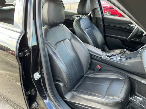 Used 2019 Alfa Romeo Giulia RWD image 16
