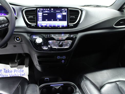 Used 2022 Chrysler Pacifica Touring-L w/ Uconnect Theater Family Group FWD image 20