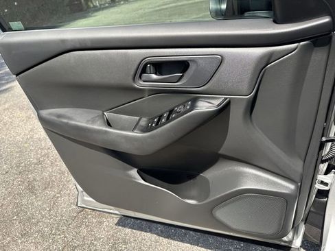 Used 2024 Nissan Rogue S image 24