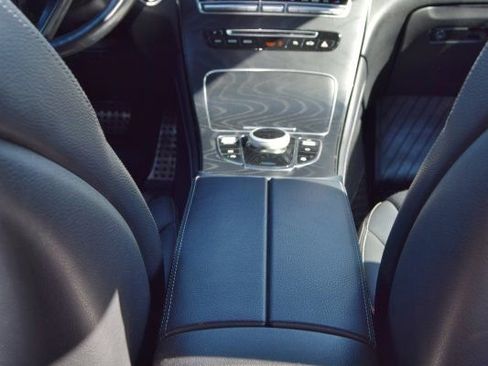 Used 2019 Mercedes-Benz GLC 300 4MATIC image 31