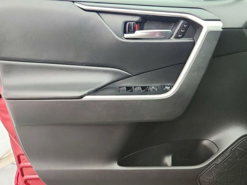 Used 2021 Toyota RAV4 XLE Premium image 29