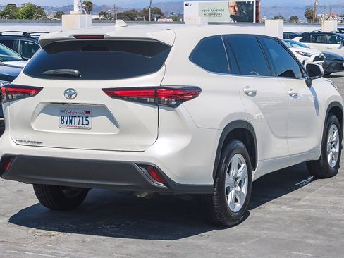 Used 2021 Toyota Highlander L FWD image 9
