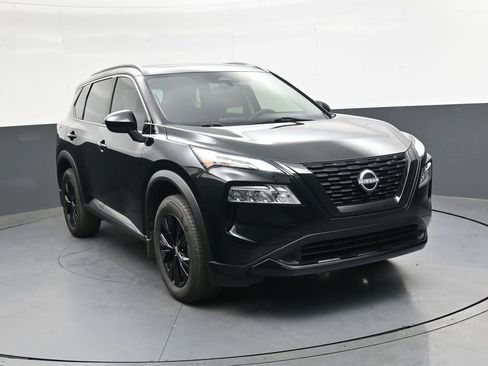 Used 2023 Nissan Rogue SV w/ SV Premium B Package FWD image 2