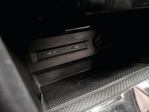 Used 2024 Volkswagen Taos SE FWD image 19