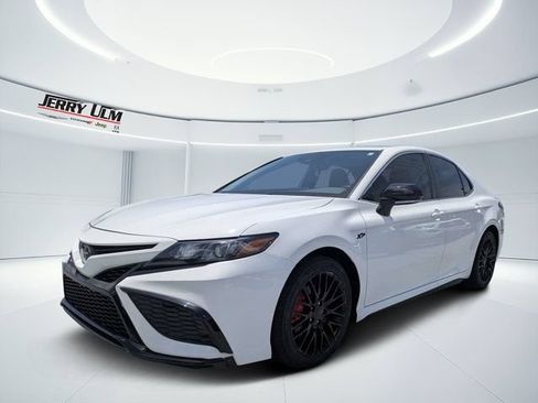 Used 2023 Toyota Camry SE w/ Cold Weather Package FWD image 7