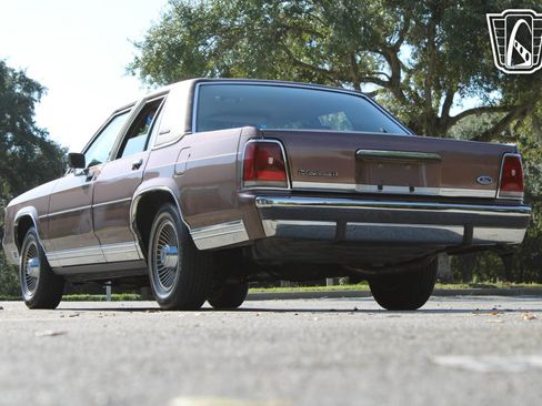 Used 1989 Ford LTD Crown Victoria image 11