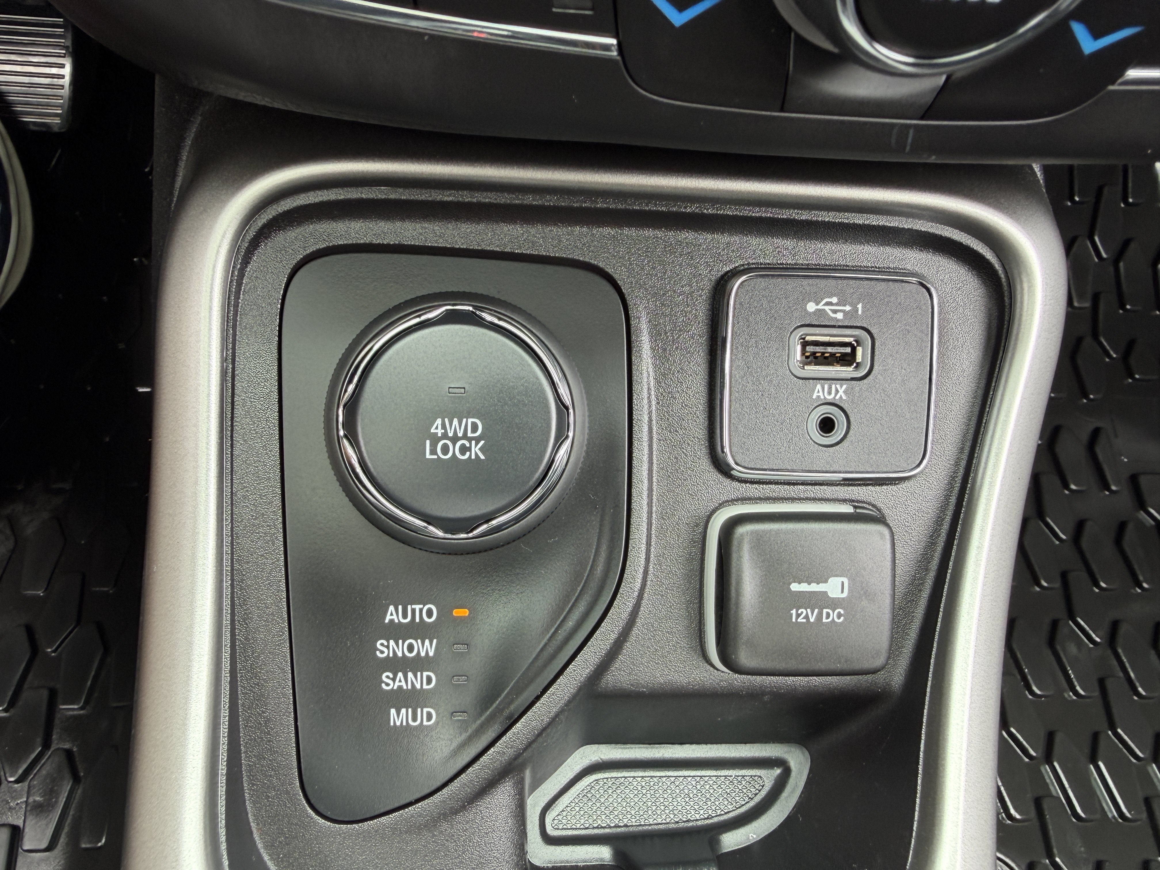 Used 2019 Jeep Compass Latitude w/ Popular Equipment Group AWD/4WD image 36