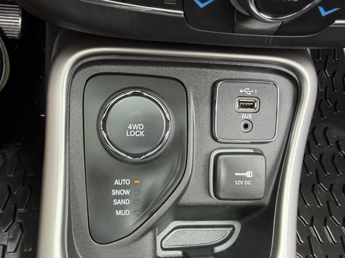 Used 2019 Jeep Compass Latitude w/ Popular Equipment Group AWD/4WD image 36