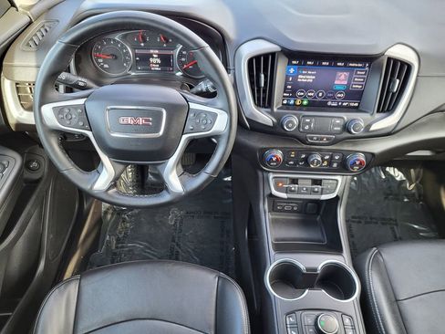 Used 2024 GMC Terrain SLT AWD/4WD image 3