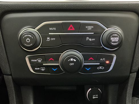 Used 2019 Dodge Charger SXT w/ Blacktop Package RWD image 35